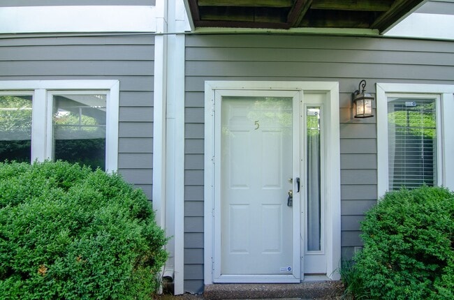 property at 3204 West End Cir