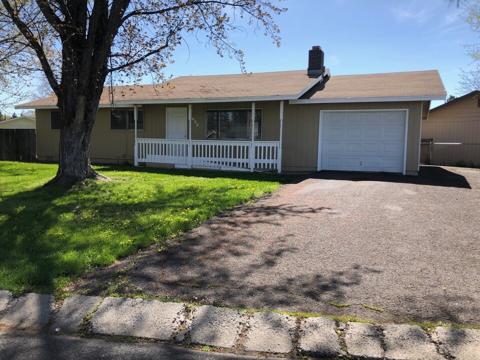 4823 Darwin Pl in Klamath Falls, OR - Building Photo