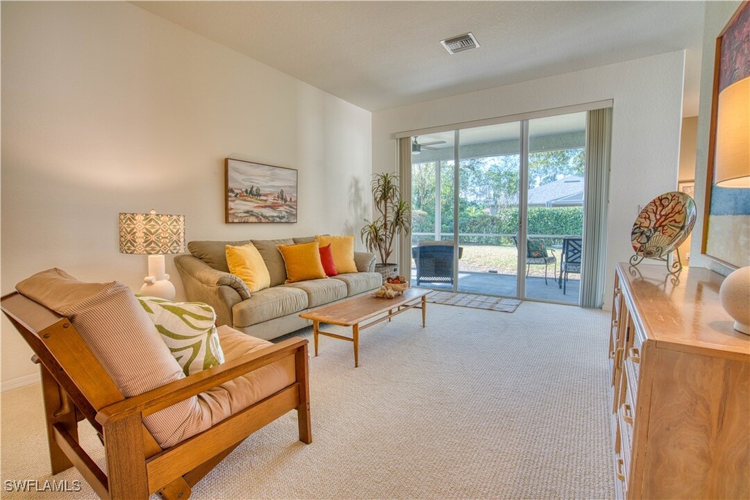 9371 Lake Abby Ln in Bonita Springs, FL - Foto de edificio
