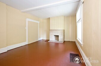 242 E Patterson Ave in Columbus, OH - Building Photo - Building Photo