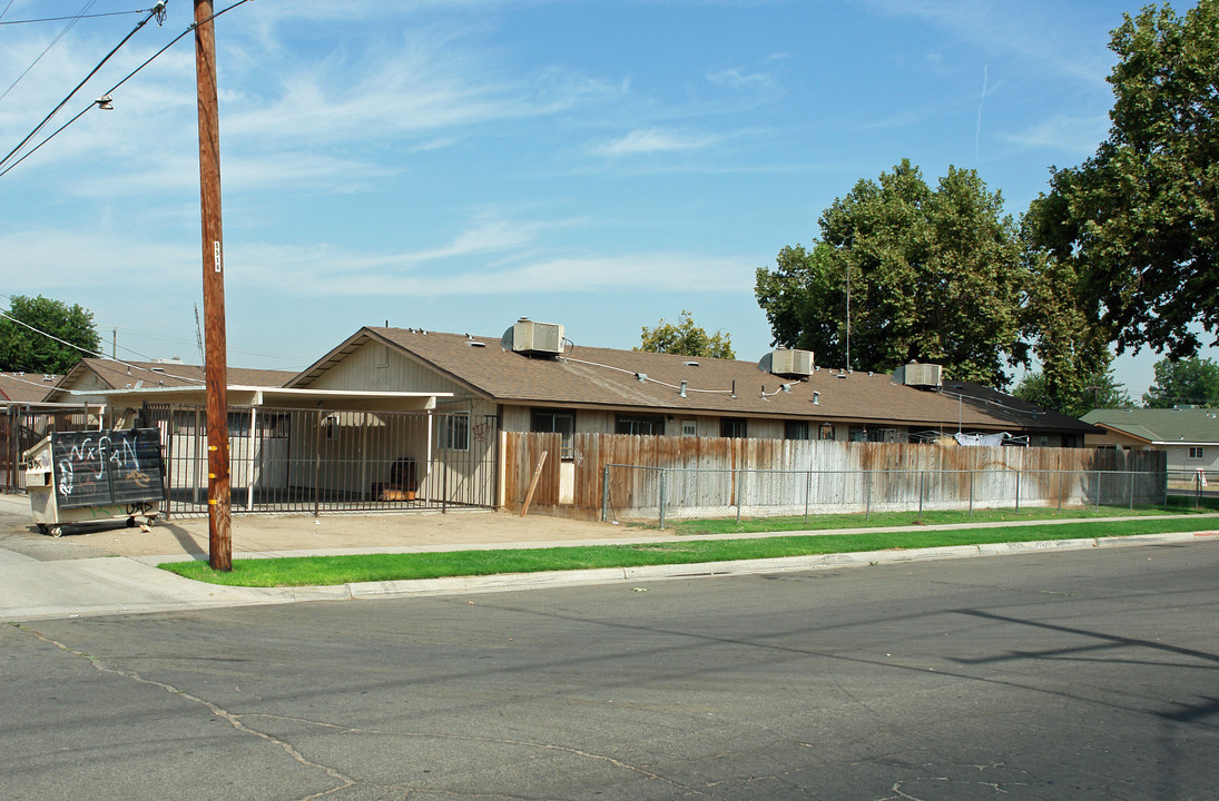 148 W Amador St in Fresno, CA - Building Photo