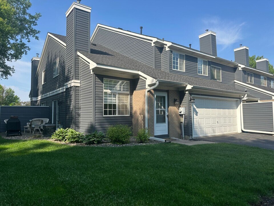 1775 Donegal Dr in Woodbury, MN - Building Photo