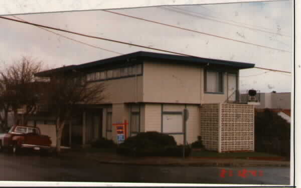 201 Santa Lucia Ave in San Bruno, CA - Building Photo