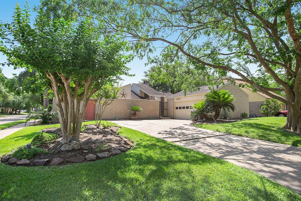 2303 Silver Sage Dr in Houston, TX - Building Photo