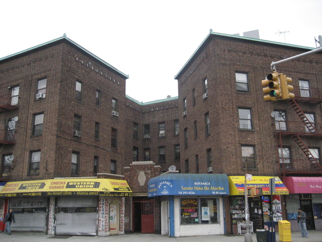 43-39-43-43 91st Pl in Elmhurst, NY - Foto de edificio - Building Photo