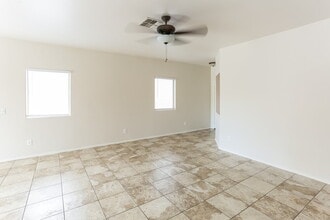 9227 W Belvoir Rd in Phoenix, AZ - Building Photo - Building Photo