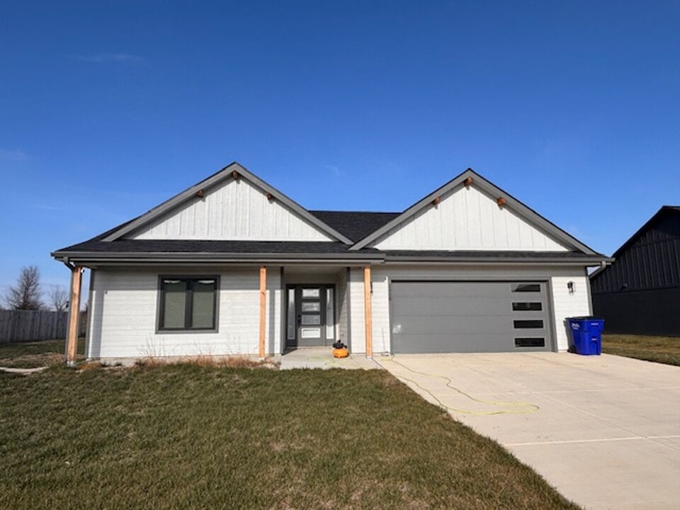 2608 Paige Ln in Junction City, KS - Building Photo