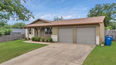 824 E Prairie View Rd in Crowley, TX - Building Photo - Building Photo