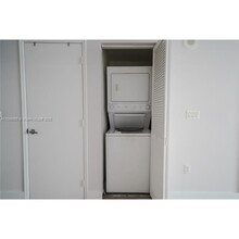 950 Brickell Bay Dr in Miami, FL - Building Photo - Building Photo