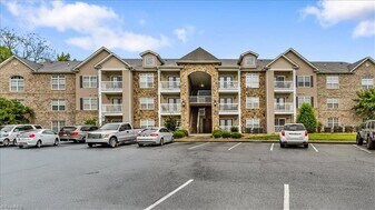 7104 W Friendly Ave in Greensboro, NC - Building Photo