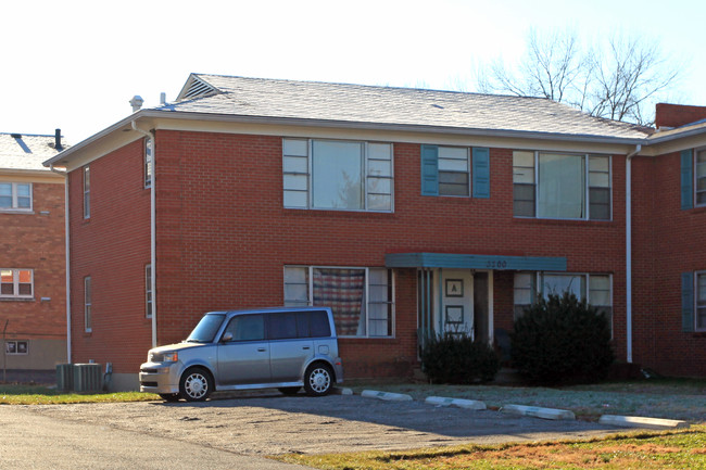 3200 Hikes Ln in Louisville, KY - Building Photo - Building Photo