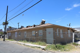 215 W Philadelphia Ave in Las Vegas, NV - Building Photo - Building Photo