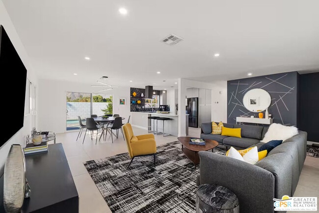 945 N Buttonwillow Cir in Palm Springs, CA - Building Photo - Building Photo