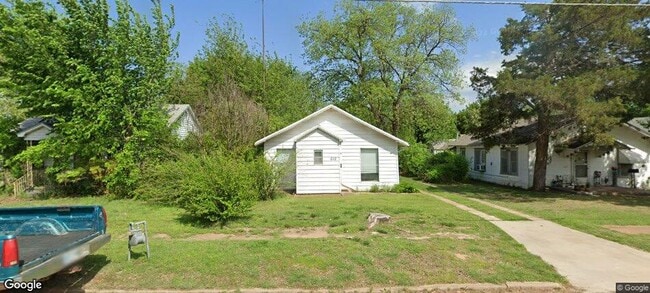 property at 612 S 9th St