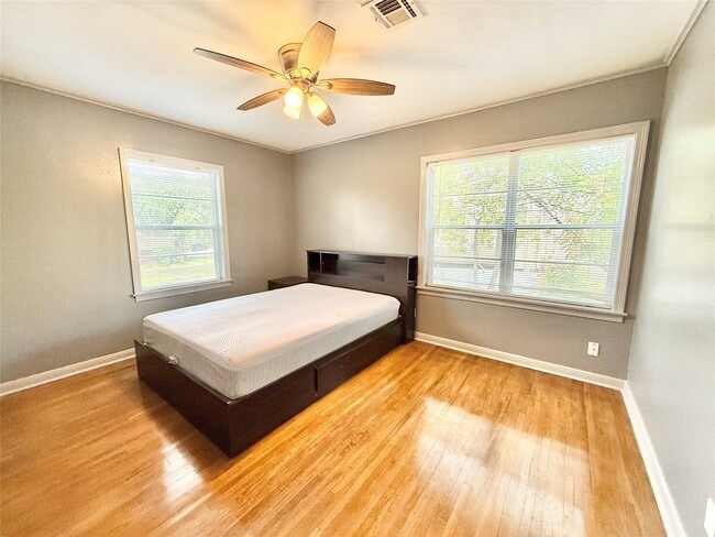 property at 2027 Sheridan St