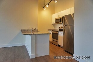 60 Water St in North Andover, MA - Building Photo