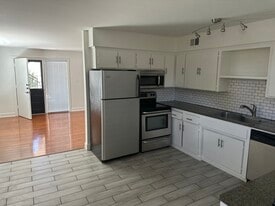 4142 E Calle Redonda