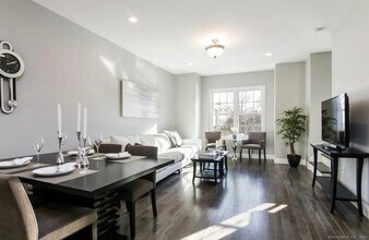 35 Ringgold St in West Hartford, CT - Building Photo - Building Photo