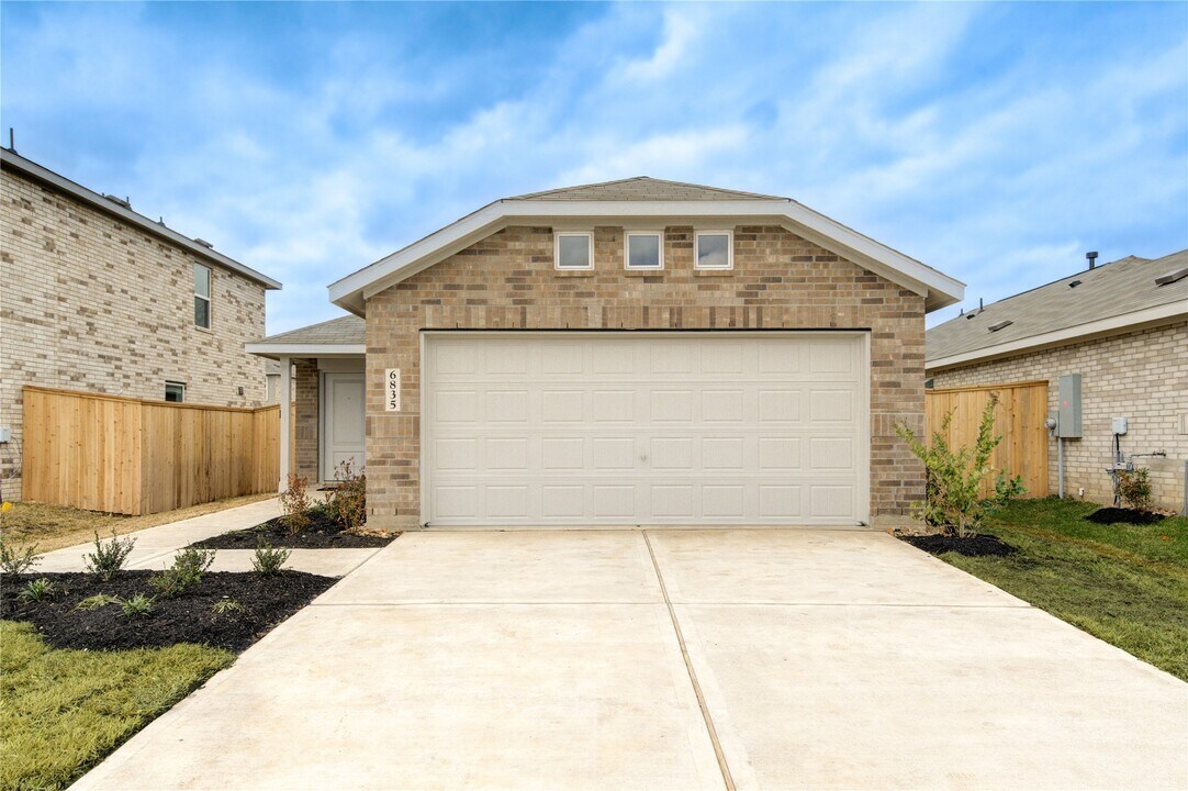 6835 Eastern Cottonwood Ln in Katy, TX - Building Photo