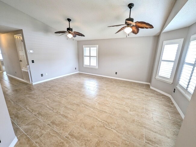 9475 Pine Lily Ct in Navarre, FL - Building Photo - Building Photo