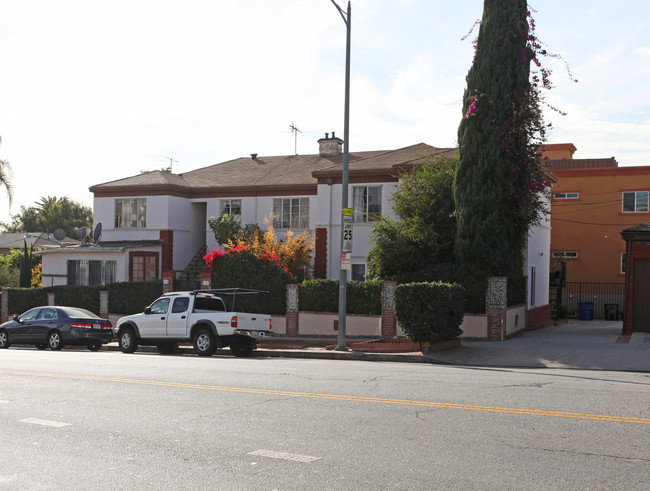 2105 N Vermont Ave in Los Angeles, CA - Building Photo - Building Photo