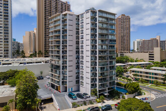 Marina Towers in Honolulu, HI - Building Photo - Building Photo