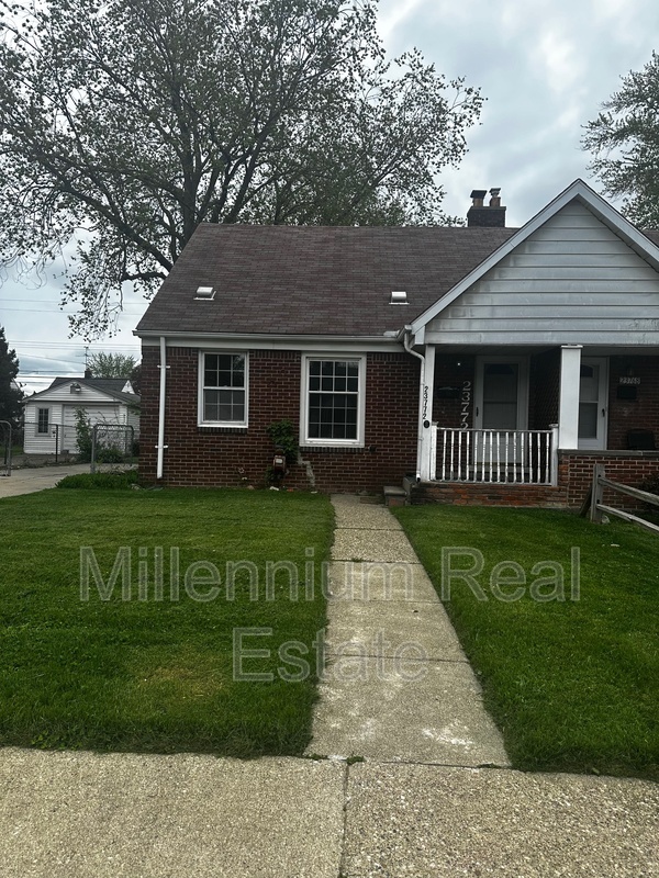 property at 23772 Brittany Ave