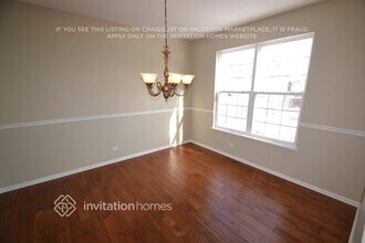 2382 Castle Pines Ln in Aurora, IL - Foto de edificio - Building Photo