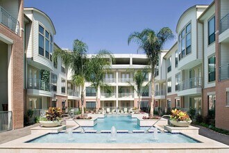 2401 S Gessner Rd, Unit D in Houston, TX - Building Photo - Building Photo