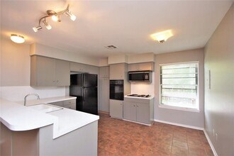 3202 Barton View Dr in Austin, TX - Building Photo - Building Photo