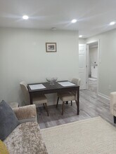 561 Donegani Av in Pointe-claire, QC - Building Photo - Building Photo