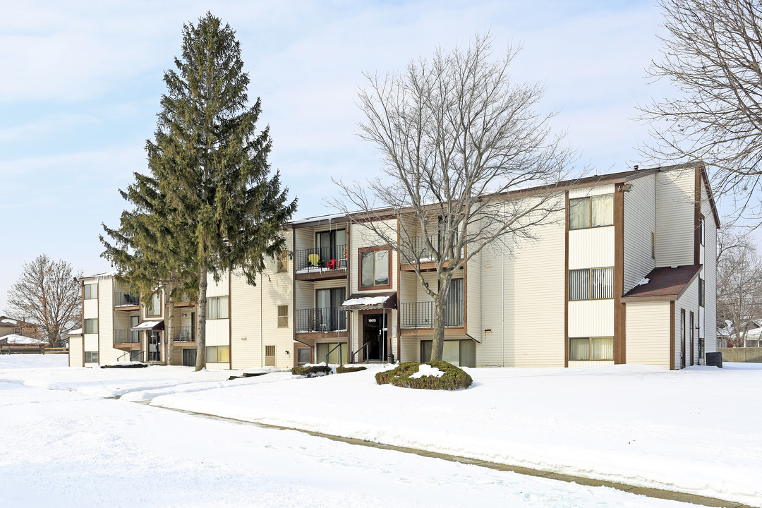 Washington Place Apartments in Clinton Township, MI - Building Photo