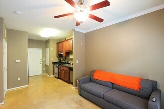 910 W 25th St in Austin, TX - Building Photo - Building Photo