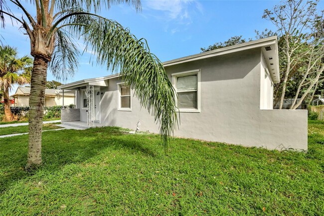 3032 Glenwood Rd in West Palm Beach, FL - Building Photo - Building Photo