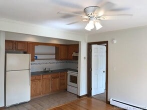 539 Maple Ave in Cheshire, CT - Building Photo - Building Photo