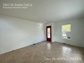 2863 SE Robin Cir in Gresham, OR - Building Photo - Building Photo