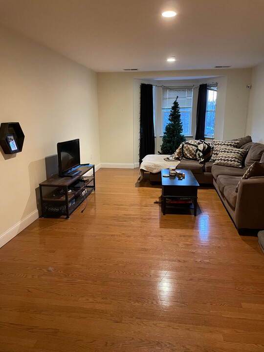 120 Wyllis Ave, Unit 118 in Everett, MA - Foto de edificio