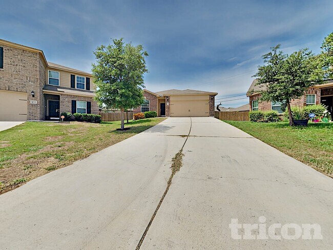 4607 Le Villas in San Antonio, TX - Building Photo - Building Photo