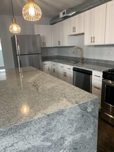 2945 W Peterson Ave in Chicago, IL - Foto de edificio - Building Photo