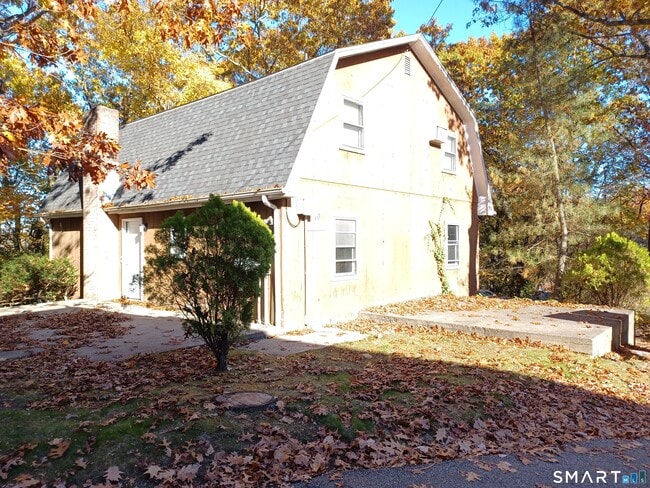 56 Wakelee Ave in Shelton, CT - Building Photo - Building Photo