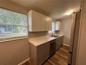 3805 7th Ave W in Bradenton, FL - Foto de edificio - Building Photo