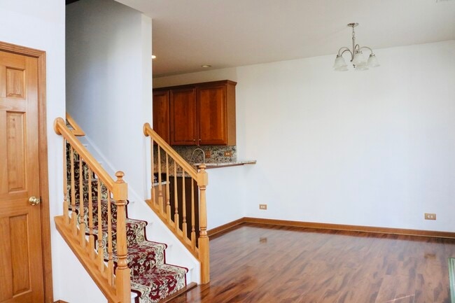 2598 Hillsboro Blvd in Aurora, IL - Building Photo - Building Photo