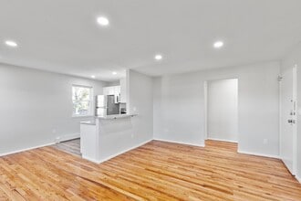Matawan Court Apartments in Matawan, NJ - Building Photo - Building Photo