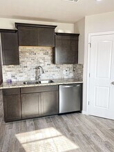 390 Bower Rd in Bridge City, TX - Building Photo - Building Photo