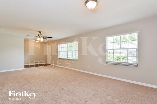 833 Pine Forest Trail W in Port Orange, FL - Foto de edificio - Building Photo