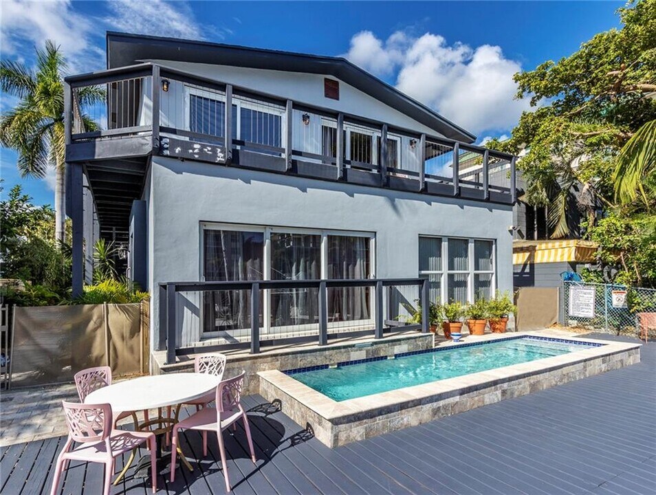 320 Hendricks Is, Unit 4 in Fort Lauderdale, FL - Foto de edificio