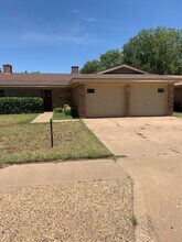3314 81st St, Unit B in Lubbock, TX - Foto de edificio - Building Photo