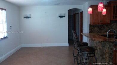 17050 NW 81st Ave in Hialeah, FL - Building Photo - Building Photo