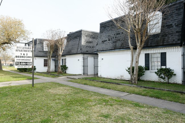 Boulevard Apartments in Houston, TX - Foto de edificio - Building Photo