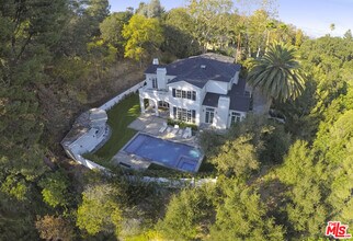 3815 Valley Meadow Rd in Los Angeles, CA - Foto de edificio - Building Photo